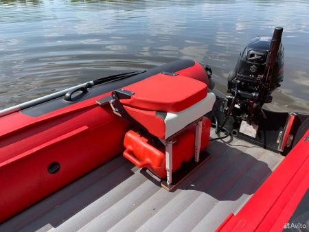 Кресло лодочное КОМФОРТ (винил/красный 3х цв.)