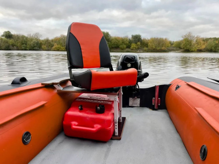 Кресло лодочное КОМФОРТ (винил/оранжевый/черный)