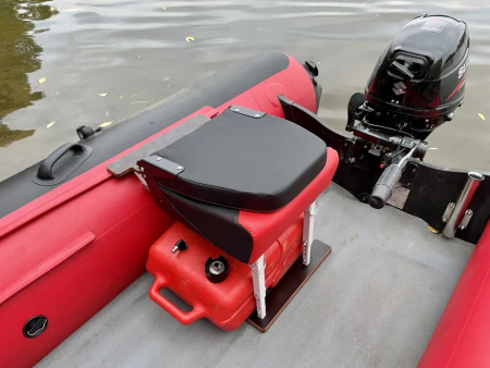 Кресло лодочное КОМФОРТ (винил/красный/черный)