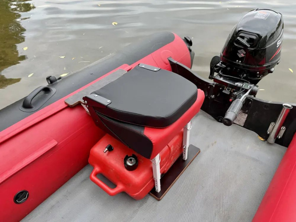 Кресло лодочное КОМФОРТ (винил/красный/черный)